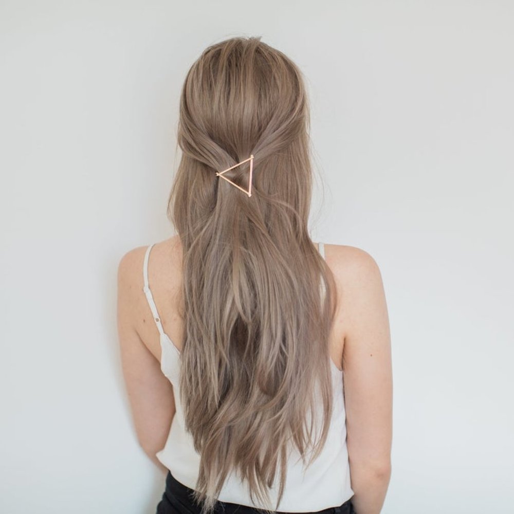 “3 Points" Minimalist Triangle Geometric Hair Clip - Picture 8 of 8